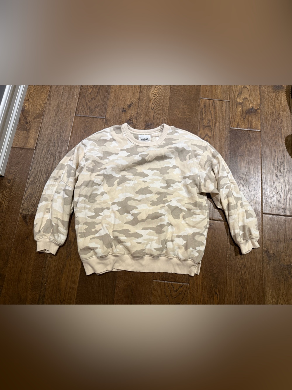 Rare- Aerie Très Chic Sweatshirt - Sandbar (Cream Camo)